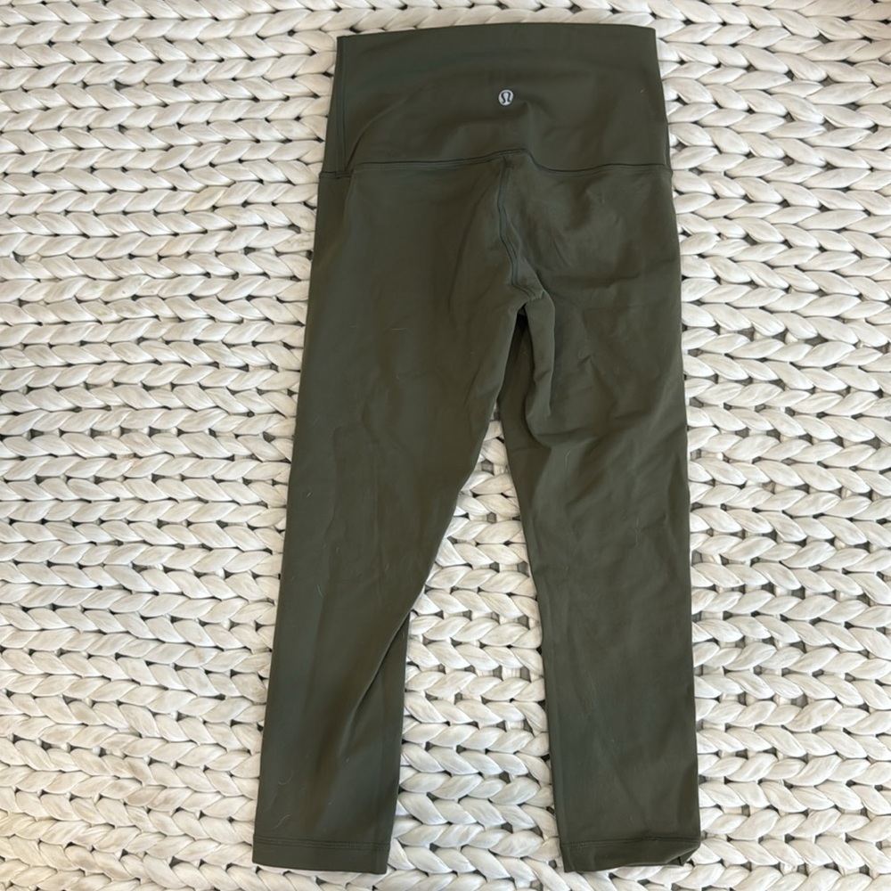 Lululemon Wunder Under Capris. Size 4 - image 2
